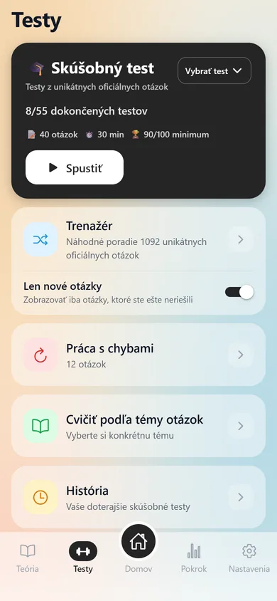 Záložka Testy v aplikácii AutoTeória SK na iPhone: 39 z 55 dokončených testov a Trenažér so zapnutými len novými otázkami.